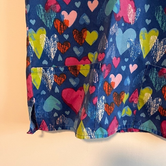 Multicolor heart pattern scrub top PSW nurse nursing healthcare animal dental - Picture 5 of 8